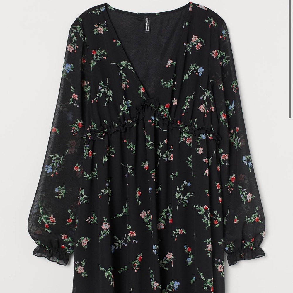 Short, V-neck dress chiffon bust ruffle trim, long sleeves A-line Jersey lining